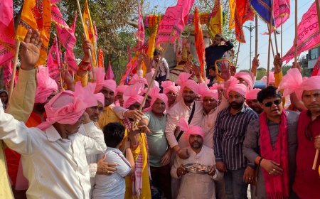 बैंड बाजों संग भक्तिभाव से निकाला गया श्याम बाबा का डोला