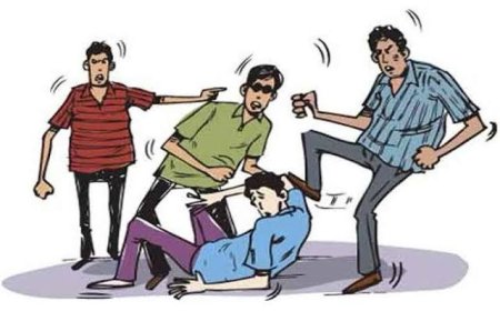 आगरा के मानपाड़ा में दिनदहाड़े ज्वेलर्स के कर्मचारी से 15 लाख कैश लूटा