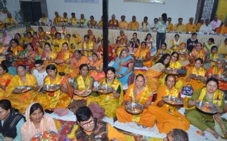 गायत्री परिवार का 108 वेदीय दीप महायज्ञ के साथ होली मिलन