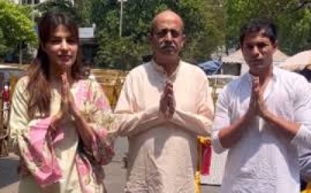 अदालती राहत के बाद सिद्धिविनायक मंदिर पहंचीं रिया चक्रवर्ती