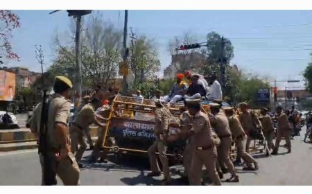 पुलिस ने भीड़ को कुबेरपुर से सुमन के आवास तक आने दिया, क्यों?