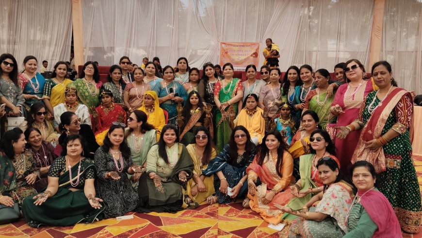 राधा तेरी मेहंदी में मैंने कान्हा का नाम देखा है....