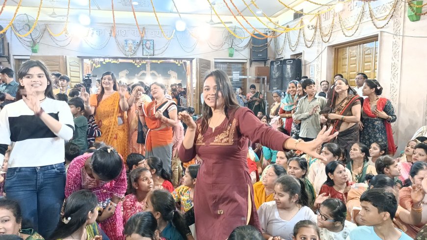 टॉफी− चॉकलेट की मिठास संग श्याम भक्तों ने मनाया फाल्गुन का उल्लास