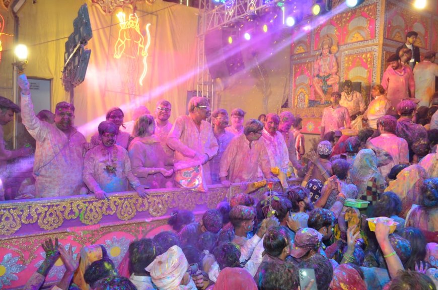 रंगभरनी एकादशी पर भक्तों ने श्याम बाबा संग खेली एक टन गुलाल से होली