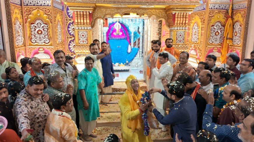 श्रीश्याम फाल्गुन महोत्सव: श्रीखाटू श्याम  मंदिर में हुई फूलों की होली