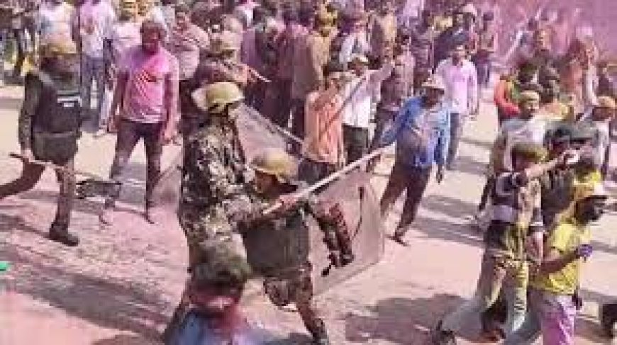 शाहजहां पुलिस पर पथराव और कांच की बोतलें फेंकी,  होली के रंगों को फीका करने की कोशिश