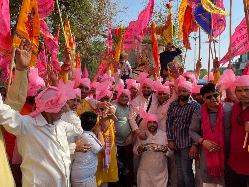 बैंड बाजों संग भक्तिभाव से निकाला गया श्याम बाबा का डोला