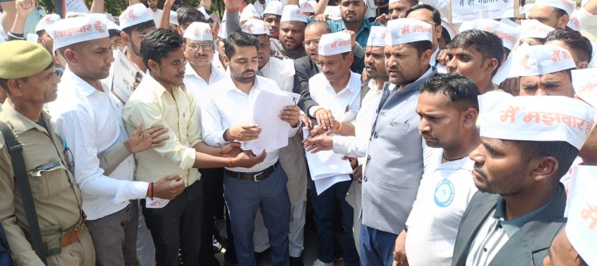जाति प्रमाण पत्रों के मुद्दे पर अब मझवार समाज ने फतेहाबाद में किया प्रदर्शन
