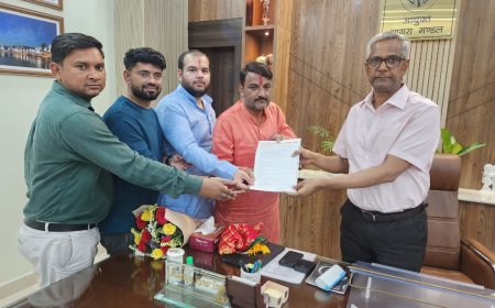 विद्यालयों द्वारा अभिभावकों पर जबरन निर्धारित विक्रेताओं से पुस्तकें खरीदने के दबाव पर मंडलायुक्त खफा