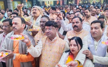 कन्या पूजन कर 251 दीपों से हुई नौ देवियों की महाआरती, सामूहिक फलाहार