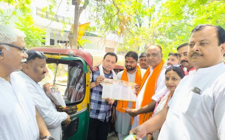 यूपी में सुशासन का संदेश देने के लिए घर-घर गये सांसद नवीन जैन