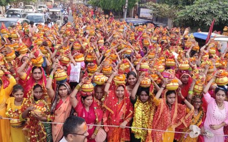 आगरा में मां चामुण्डा की कलश यात्रा में उमड़ा श्रद्धा का सैलाब