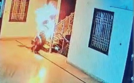 खुद को आग लगाने वाले युवक को ब्लैकमेल किया जा रहा था