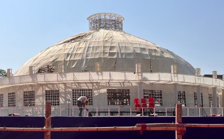 नीले झंडों से पटा भीमनगरी क्षेत्र, मंच पर कल काटा जाएगा केक