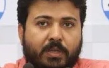 आप नेता दुर्गेश पाठक के ठिकानों पर ईडी का छापा, सियासी हलचल तेज