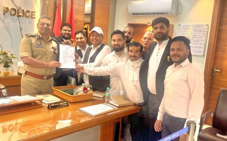 अनुराग कश्यप के बयान से मचा बवाल, आगरा में भी विरोध के स्वर उठे