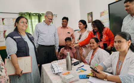 टीडी टीकाकरण अभियान का सीएमओ ने किया शुभारंभ, बच्चों के लगाए टीके