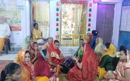 अक्षय तृतीया पर प्रेमनिधि मंदिर में ठाकुर जी का दिव्य चंदन श्रृंगार, फूल बंगले में हुए विराजमान