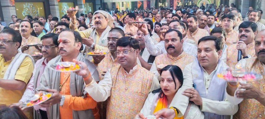 कन्या पूजन कर 251 दीपों से हुई नौ देवियों की महाआरती, सामूहिक फलाहार