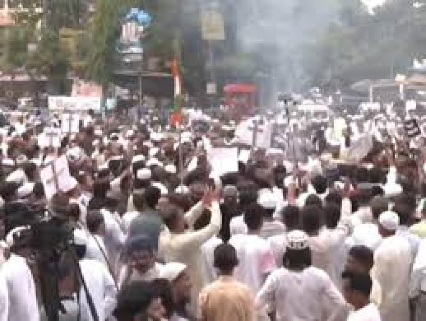 वक्फ बिल के विरोध में सड़कों पर उतरे मुस्लिम, सुप्रीम कोर्ट में याचिका