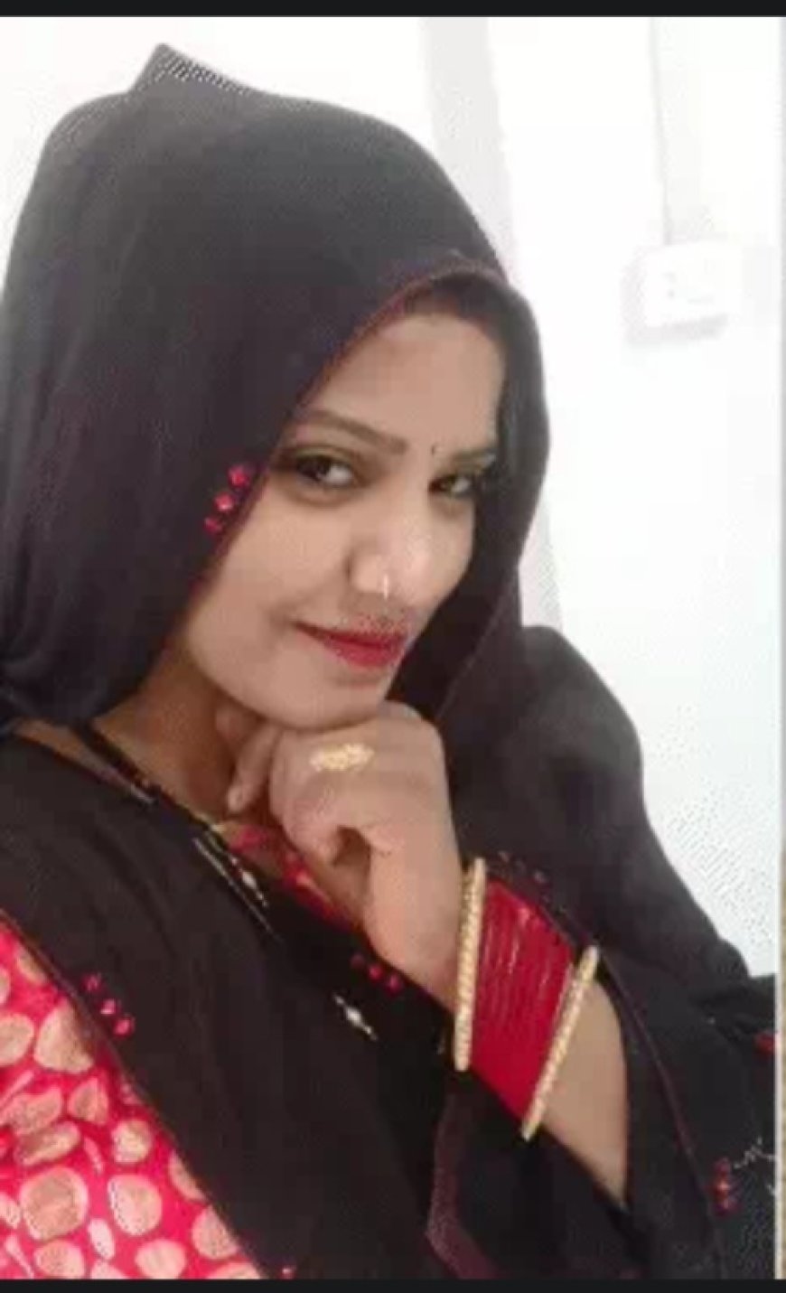 जब आधी रात को पुलिस ने युवती का अधजला शव जलती चिता से बाहर निकाला, भाई राख में ढूंढ़ता रहा अस्थियां