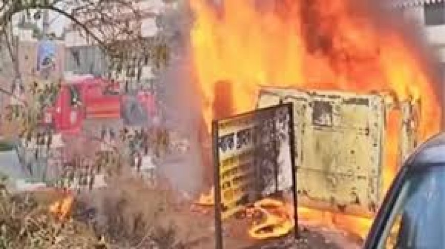 वक्फ कानून को लेकर मुर्शिदाबाद में प्रदर्शन के दौरान हिंसा, पुलिस के वाहन फूंके