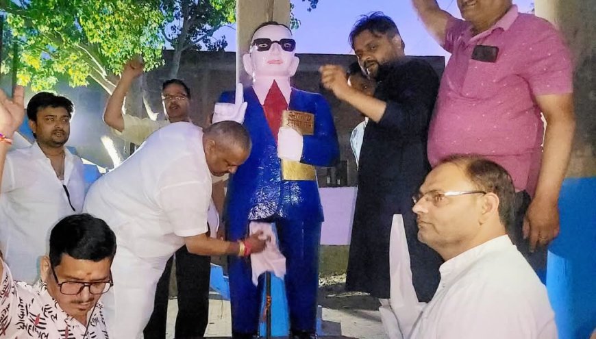 एमएलसी विजय शिवहरे ने डॉ. अंबेडकर की सफाई करने के बाद किया नमन