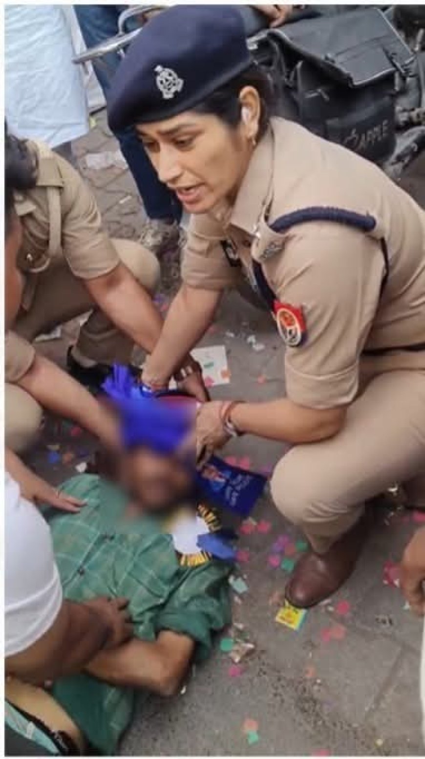 बेहोश युवक को फर्स्ट एड देकर जान बचा ली एसीपी ने