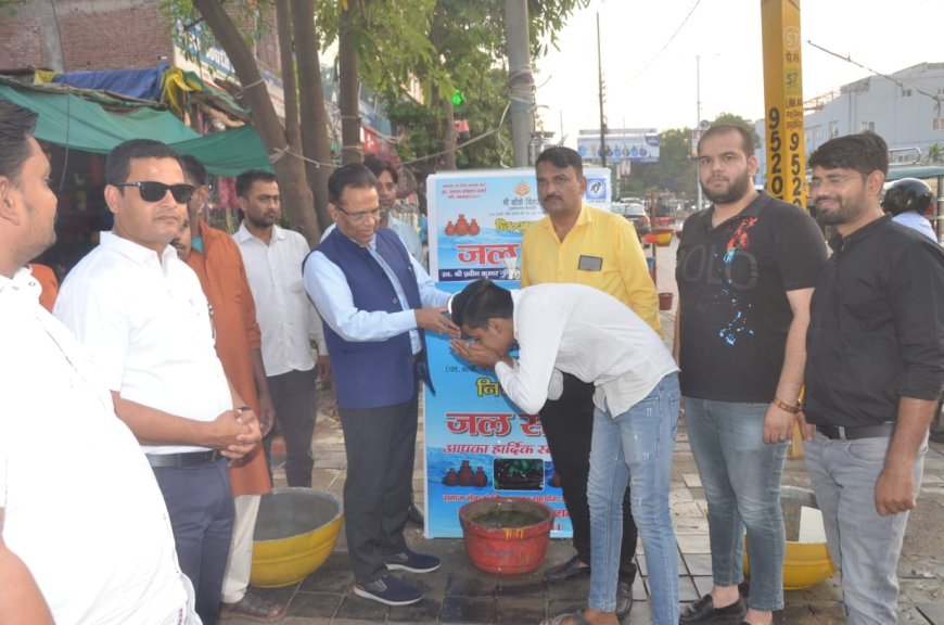 गर्मियों में बेजुबान पशुओं के लिए राहत – आगरा में जल सेवा केंद्र का शुभारंभ