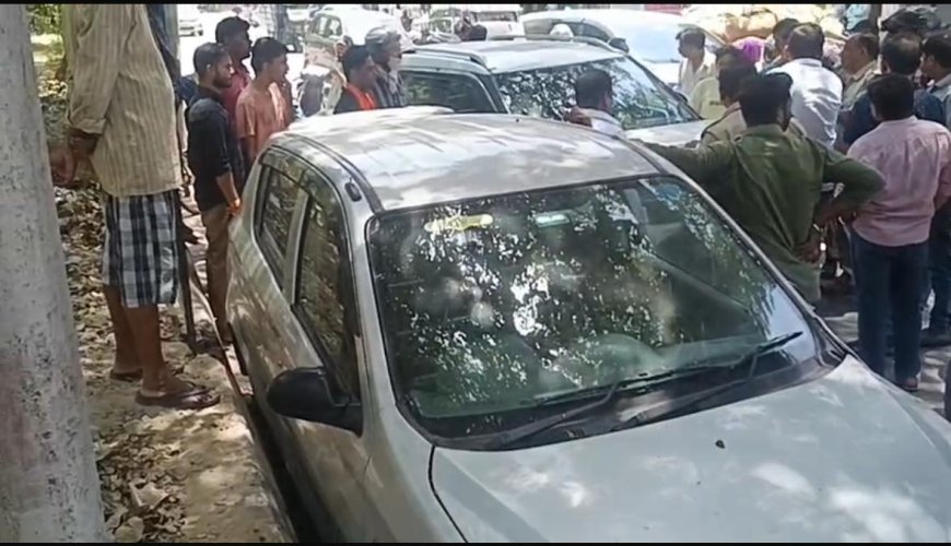 शाहगंज में टली बड़ी दुर्घटना, तेज आवाज से टकराईं दो कारें, बाल-बाल बचे लोग