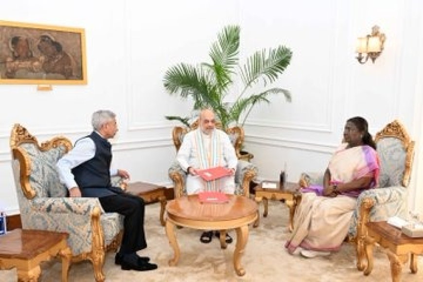नई दिल्ली में हलचलें तेज, राष्ट्रपति से मिले गृह और विदेश मंत्री, कई देशों के राजनयिकों संग बैठक