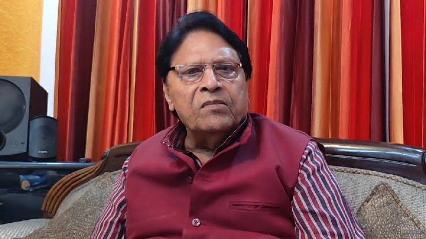 अलीगढ में रामजी लाल सुमन के काफिले पर करणी सेना ने फेंके टायर