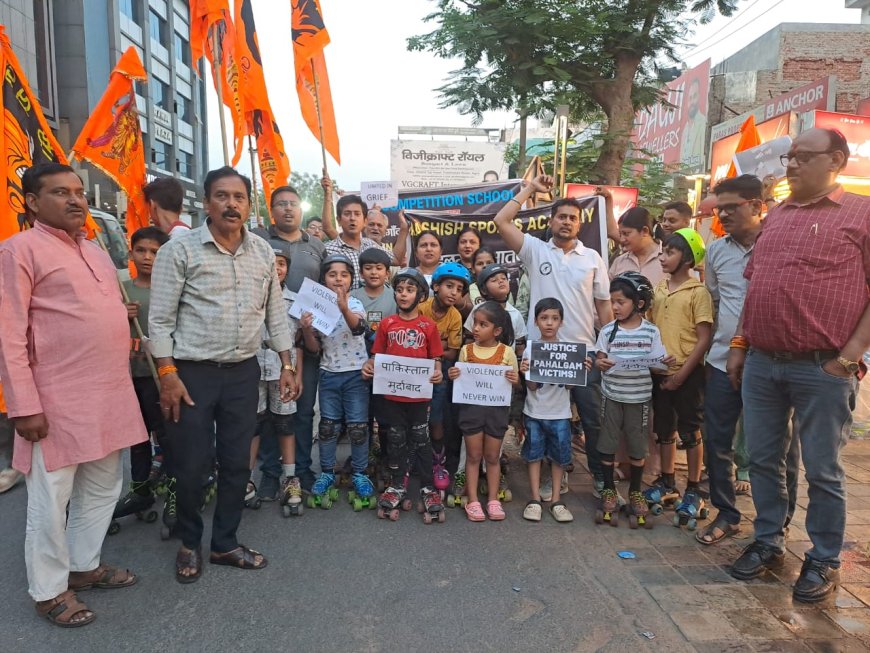 आतंकवाद के खिलाफ आगरा में बच्चों से लेकर महिलाओं तक ने जताया आक्रोश