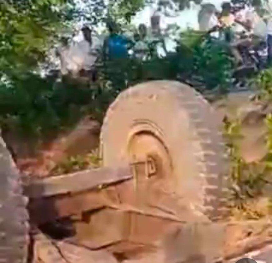 टायर फटने से ट्रैक्टर ट्राली पलटी, कई घायल, दो की हालत गंभीर