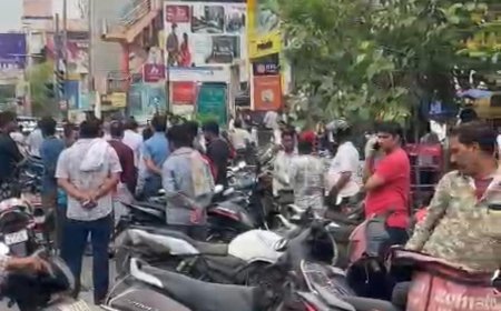 आगरा के कारगिल चौराहे पर शोरूम के अंदर घुसकर ज्वेलर की हत्या, लूटपाट