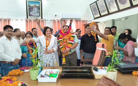 आगरा कॉलेज में वेतनवृद्धि बनी खुशियों की वजह, प्राचार्य के सम्मान में गूंजीं तालियां