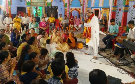 मां पीताम्बरा की चौकी में गूंजे भक्ति रस के सुर, प्राकट्य दिवस पर आज होगा पांच कुंडीय यज्ञ