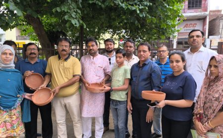 गर्मी में पक्षियों के पानी के लिए लोगों का बांटी मिट्टी की कुण्डलियां