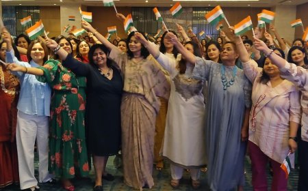 जहां हर ठहाका था देशभक्ति की ताल और हर मुस्कान में था वीर जवानों का सम्मान