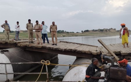 पिनाहट में पौंटून पुल का पीपा लीक, ठहर गया सफर, वाहनों की लगी लंबी कतार