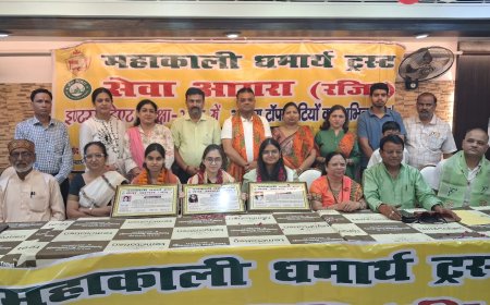 हजारों युवाओं की प्रेरणा बनीं आगरा की मेधावी बेटियां, टॉपर्स का हुआ भव्य सम्मान