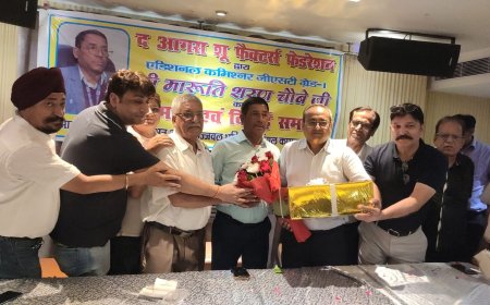 मारुति शरण चौबे को संकट मोचन की उपाधि देकर विदा किया शू ट्रेडर्स ने