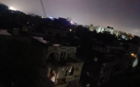 आगरा में तेज आंधी के बाद झमाझम बारिश, अंधेरे में डूबा शहर, मौसम ने ली राहत की करवट