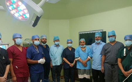 एसएन मेडिकल कॉलेज में डॊक्टरों ने की जटिल डिम्बग्रंथि कैंसर की सफल सर्जरी 