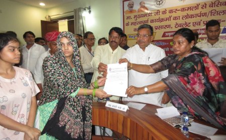 प्रभारी मंत्री जयवीर सिंह का दौरा: आपदा राहत से लेकर विकास समीक्षा तक, आगरा को मिली कई सौगातें