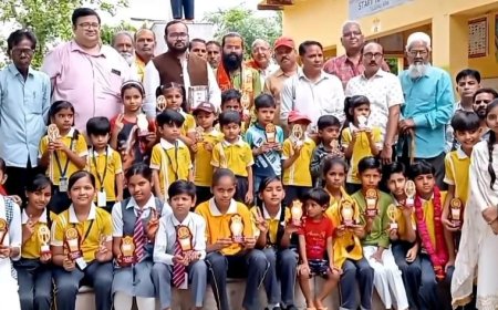 ताजगंज में 500 मीटर बाजार कमेटी ने मेधावी छात्र-छात्राओं को किया सम्मानित