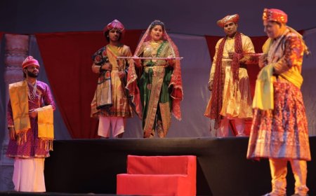 सूरसदन मंच पर जीवंत हुई जनसेवा की प्रतिमा: राजमाता अहिल्याबाई पर भव्य नाट्य प्रस्तुति