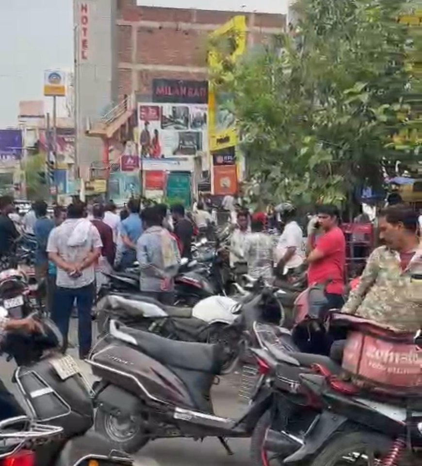 आगरा के कारगिल चौराहे पर शोरूम के अंदर घुसकर ज्वेलर की हत्या, लूटपाट