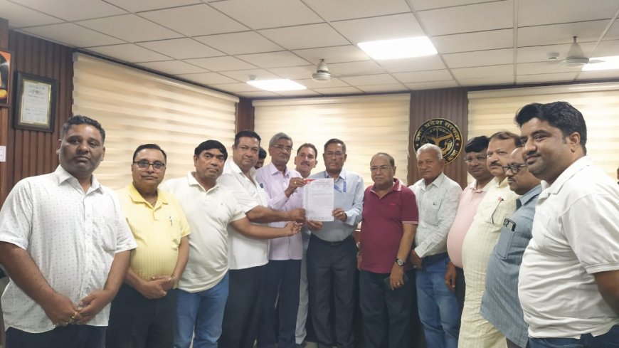 व्यापारियों को सामाजिक सुरक्षा और जीएसटी दरों में कमी के लिए जीएसटी कमिश्नर को सौंपा ज्ञापन