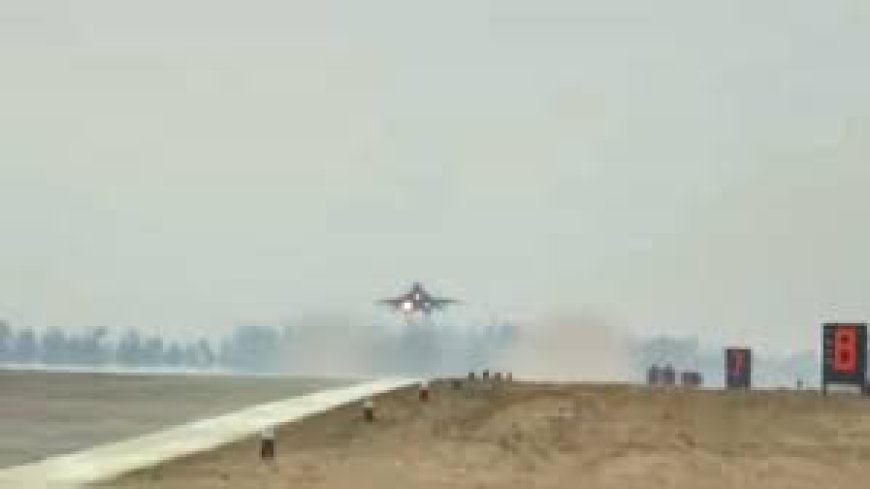 गंगा एक्सप्रेस वे पर रात के समय पहली बार उतरे वायुसेना के लड़ाकू विमान